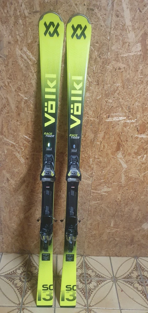 Völkl Racetiger SC yellow + vázání V Motion 12 GW 2025/26